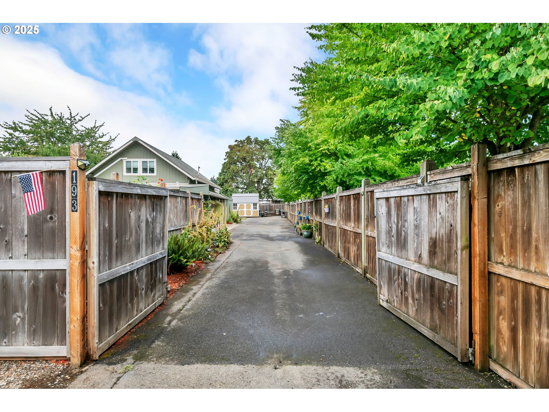 193 Santa Clara Avenue Eugene, OR 97404 - Photo 40 of 43 Driveway