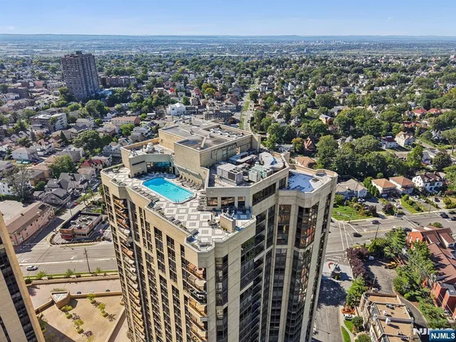 $519,000 | 900 Palisade Avenue, Unit 4J, Fort Lee, NJ 07024