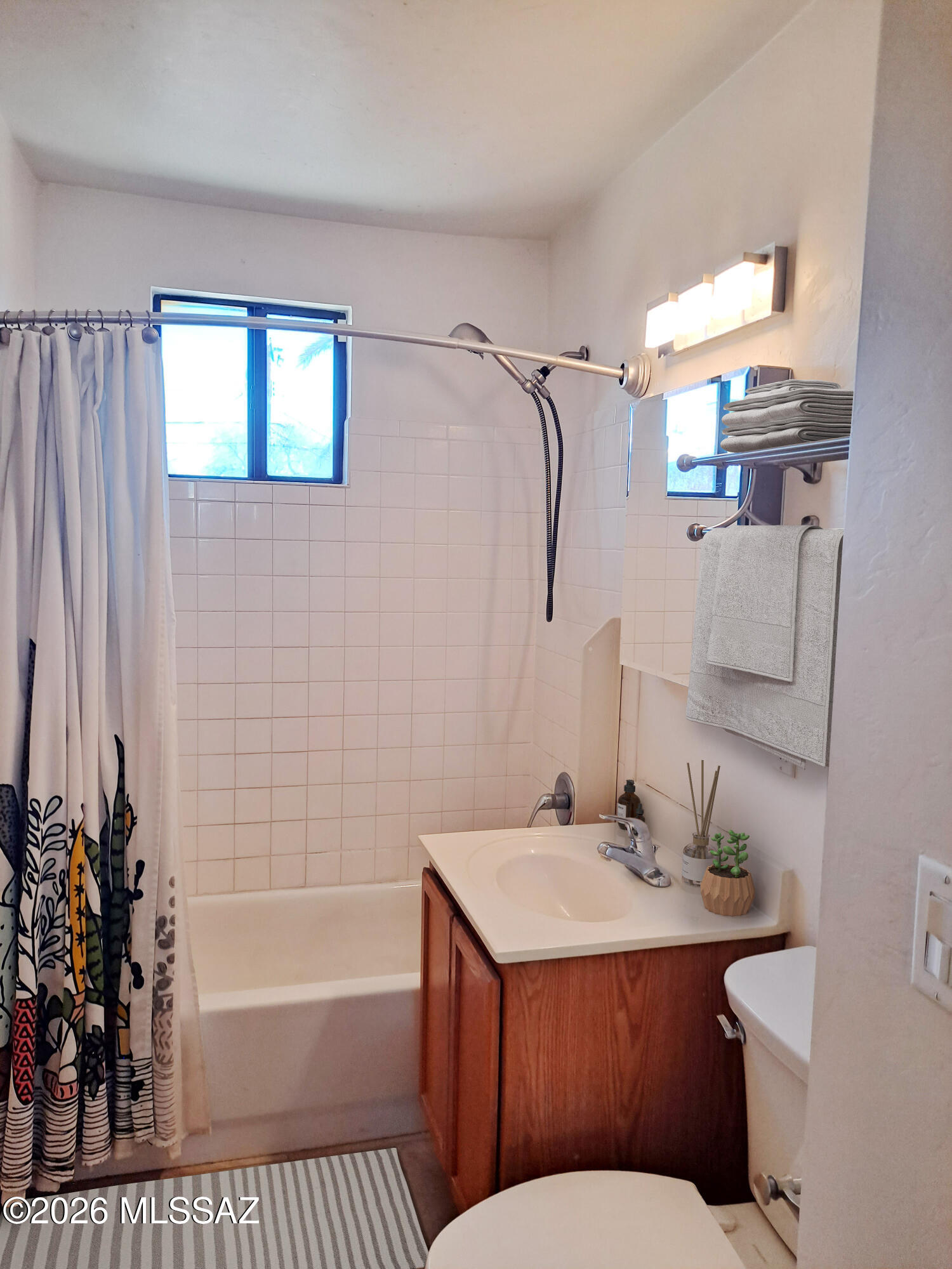 350 North Silverbell Road, Unit 40 Tucson, AZ 85745 - Photo 16 of 26 Bathroom (VS)