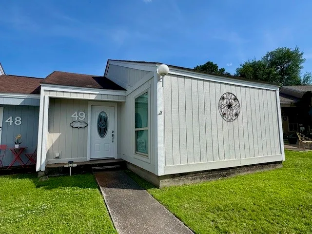 $950 | 49 Westwood Village Drive, Unit TH49, Trinity, TX 75862