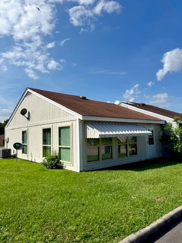 $950 | 49 Westwood Village Drive, Unit TH49, Trinity, TX 75862