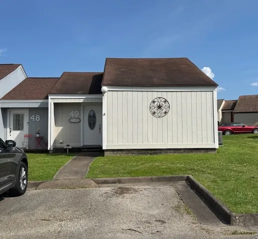 $950 | 49 Westwood Village Drive, Unit TH49, Trinity, TX 75862