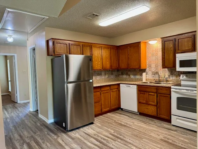 $950 | 49 Westwood Village Drive, Unit TH49, Trinity, TX 75862