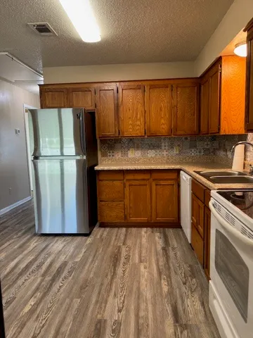 $950 | 49 Westwood Village Drive, Unit TH49, Trinity, TX 75862