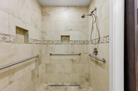 $1,050,000 | 3332 Gatwick Place, Farmers Branch, TX 75234