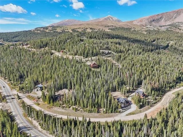 a view of a back yard