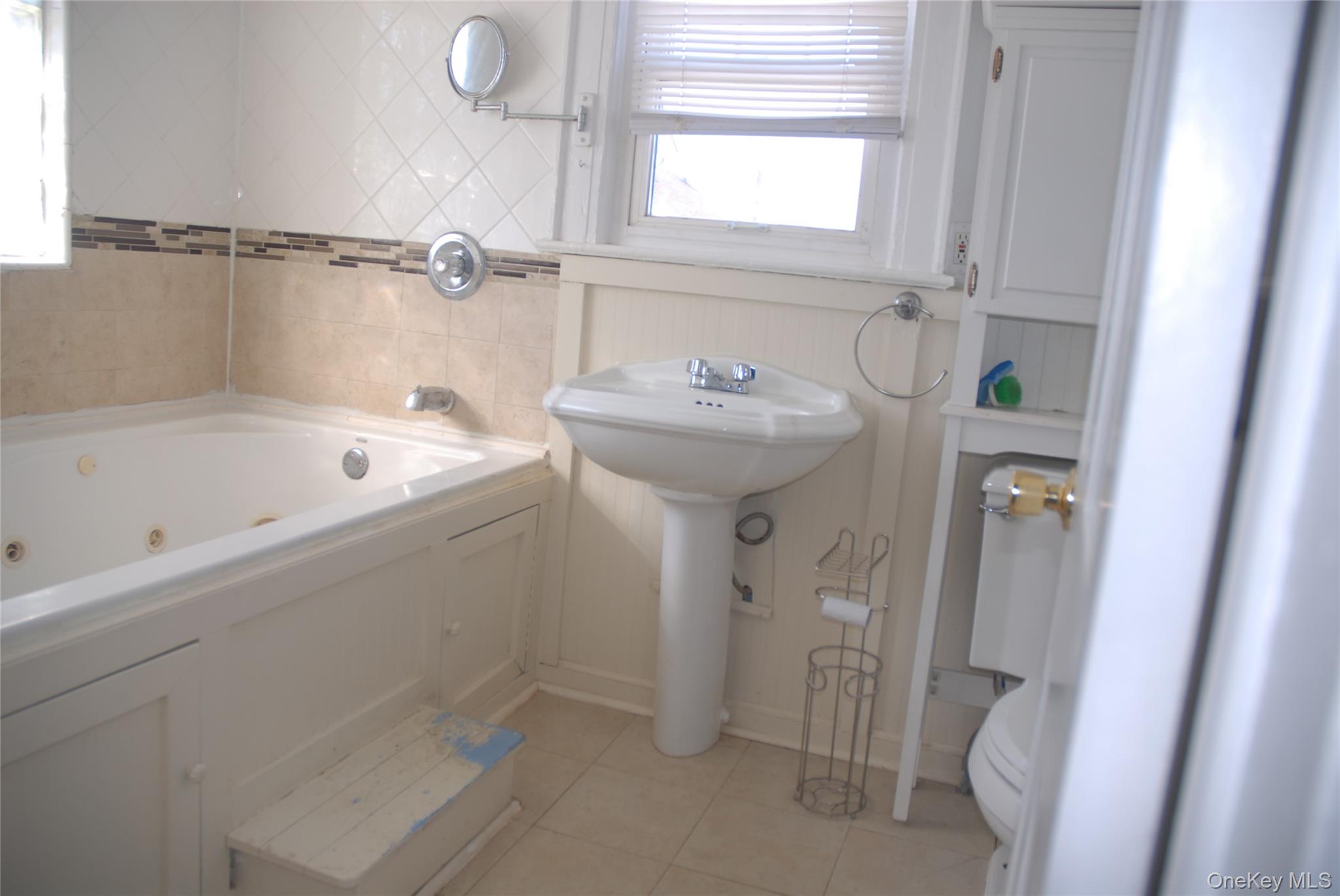 1984 Newbridge Road, Unit 2 Bellmore, NY 11710 - Photo 5 of 8