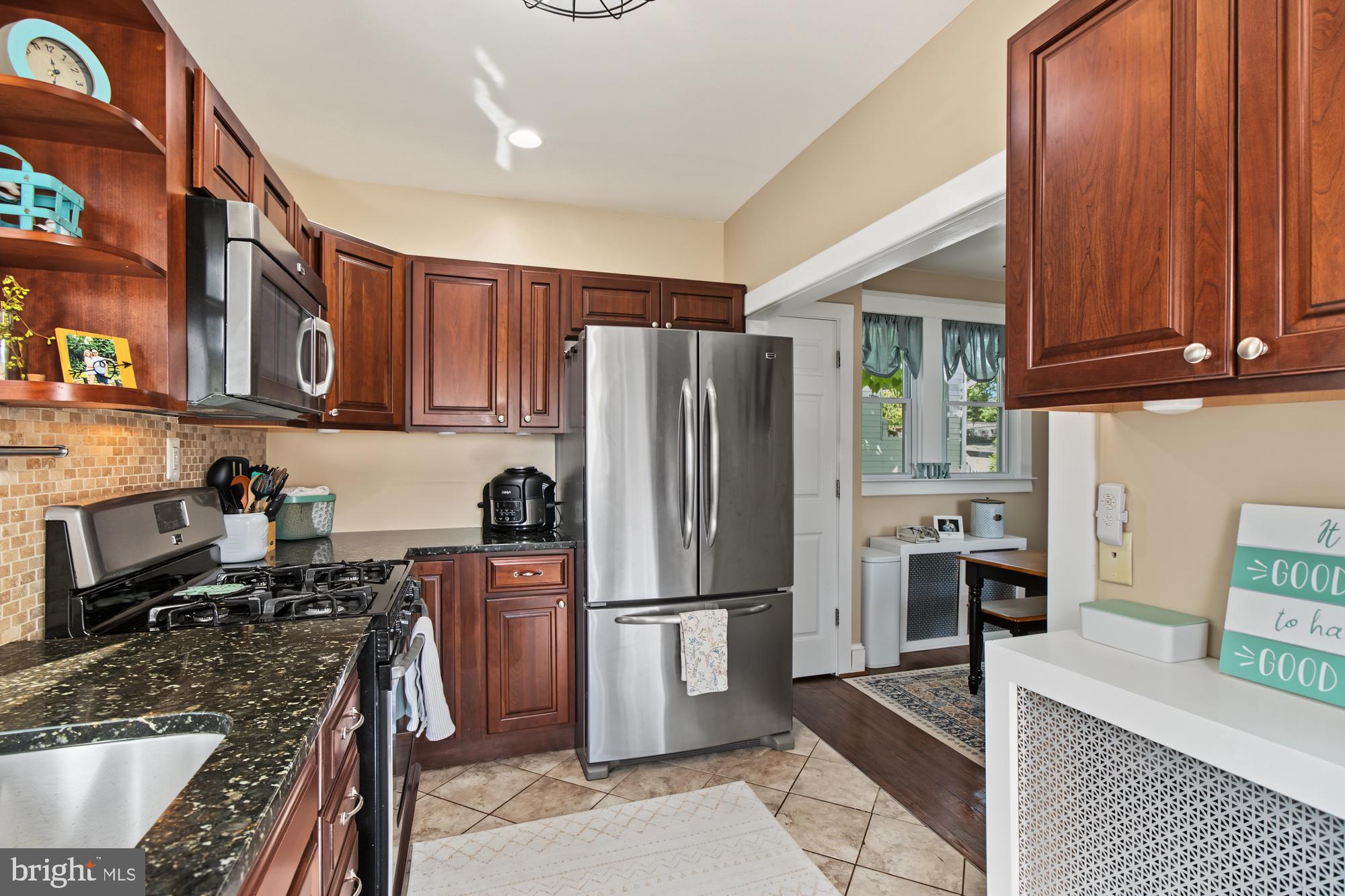 2811 Pinewood Avenue Baltimore, MD 21214 - Photo 20 of 51 Upgraded countertops