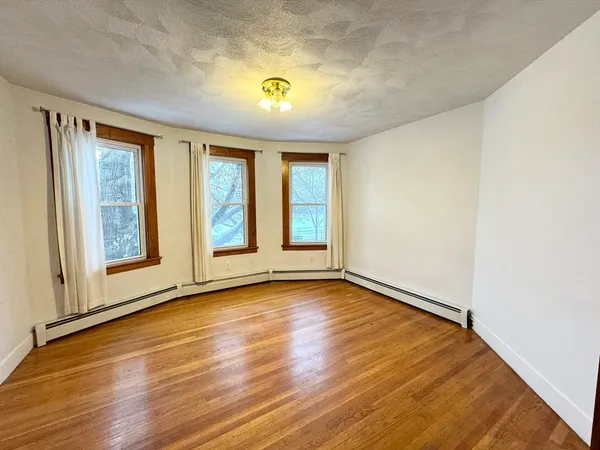 $3,700 | 28 Willow Street, Unit 2, Cambridge, MA 02141