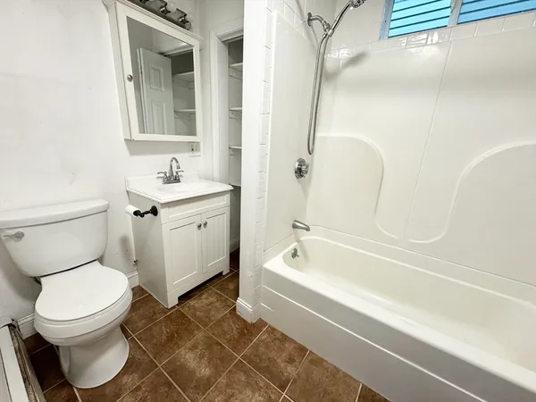 $3,700 | 28 Willow Street, Unit 2, Cambridge, MA 02141