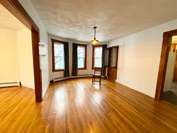 $3,700 | 28 Willow Street, Unit 2, Cambridge, MA 02141
