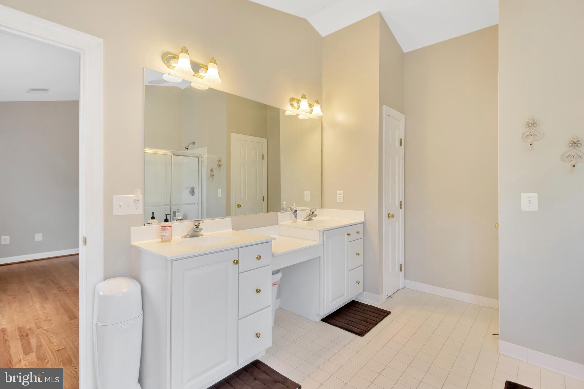 43364 Deepspring Court Ashburn, VA 20147 - Photo 33 of 59 Upper Level - Master Bathroom