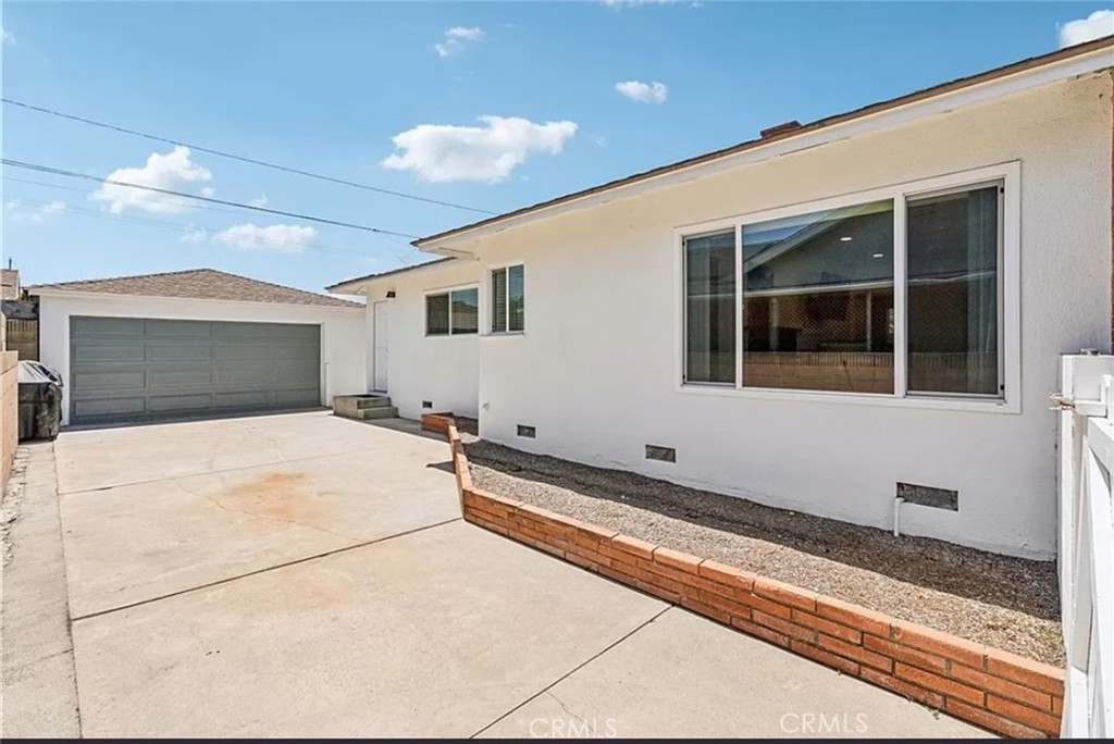 5340 East Mezzanine Way Long Beach, CA 90808 - Photo 17 of 18 a bedroom with a bed and a large window