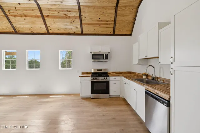 $499,900 | 138 Belle Ridge, Robbins, TN 37852