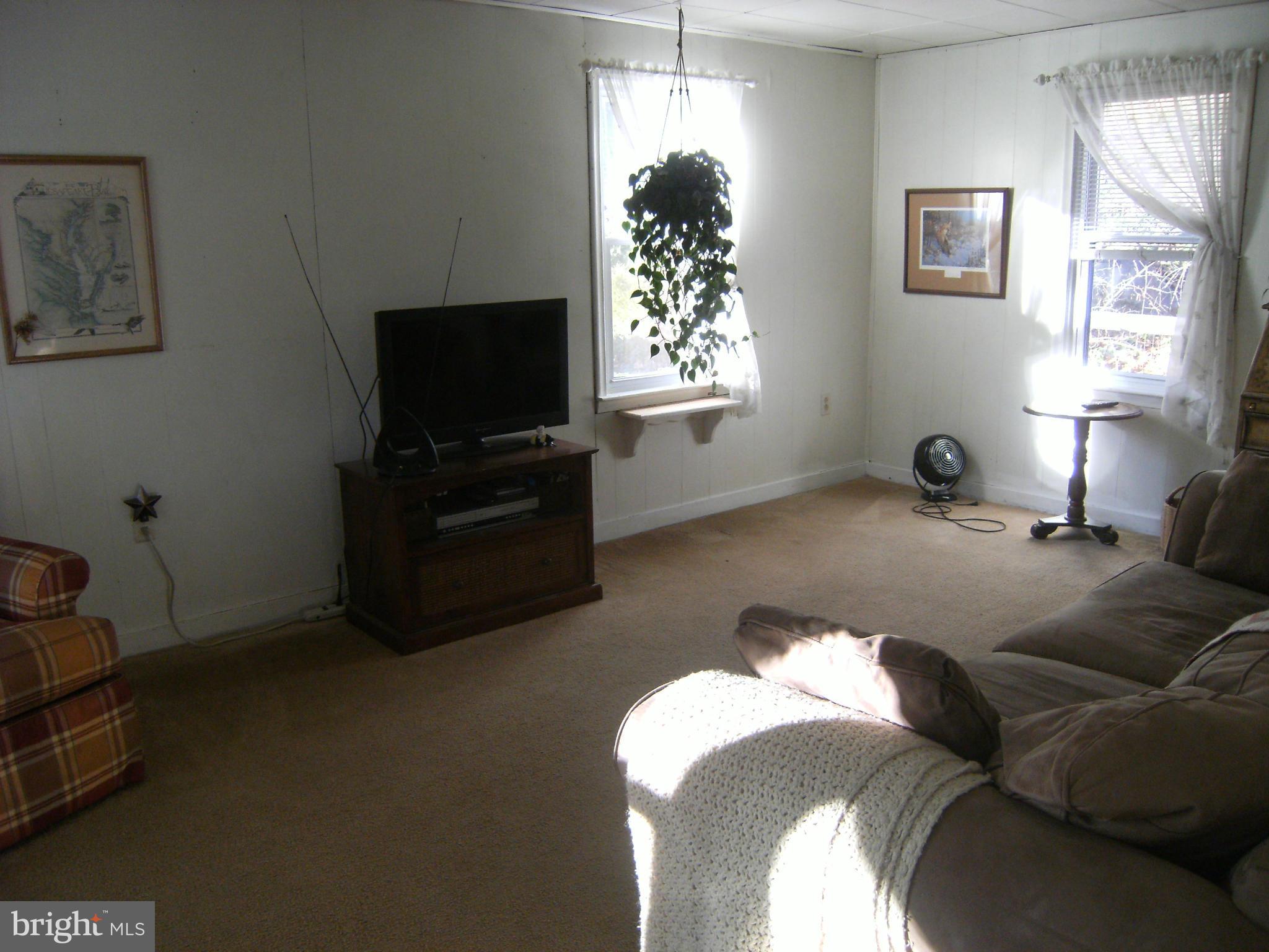 5330 Shookstown Road Frederick, MD 21702 - Photo 9 of 16 Living Room