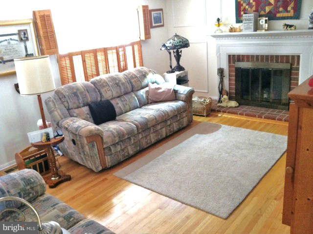 250 Cinder Road Lutherville-Timonium, MD 21093 - Photo 3 of 18 Living Room