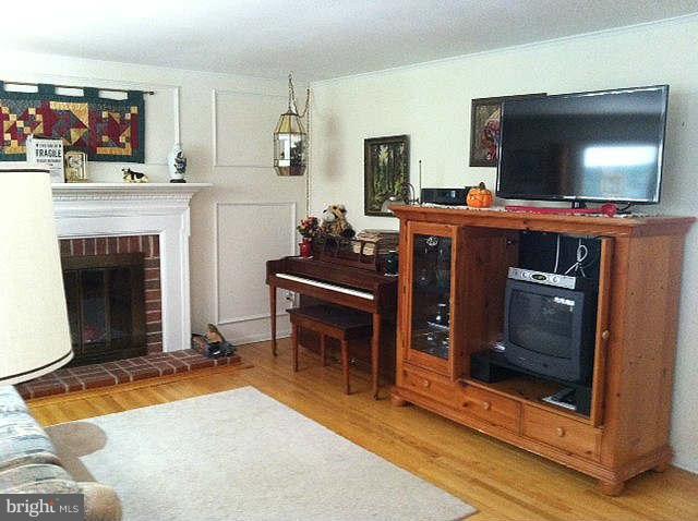 250 Cinder Road Lutherville-Timonium, MD 21093 - Photo 4 of 18 Living Room