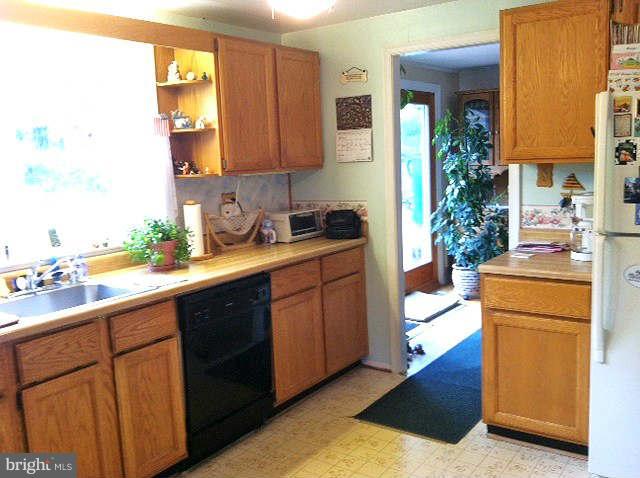250 Cinder Road Lutherville-Timonium, MD 21093 - Photo 6 of 18 Kitchen