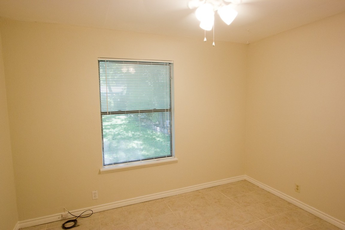 5901 South 1st Street Austin, TX 78745 - Photo 16 of 19 an empty room with a window