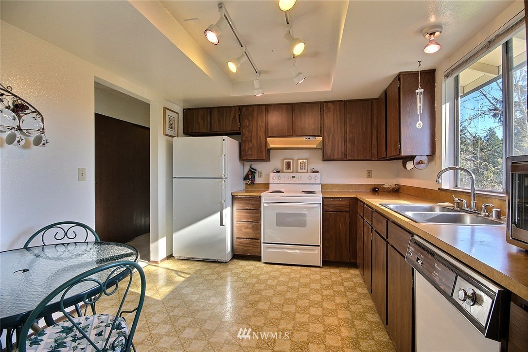 1633 Index Avenue Southeast Renton, WA 98058 - Photo 6 of 20 Gallery Image 6