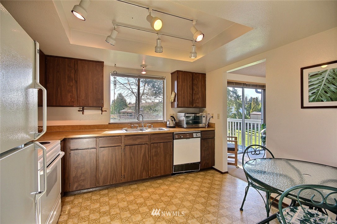 1633 Index Avenue Southeast Renton, WA 98058 - Photo 7 of 20 Gallery Image 7