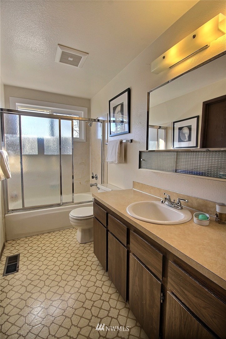 1633 Index Avenue Southeast Renton, WA 98058 - Photo 10 of 20 Gallery Image 10