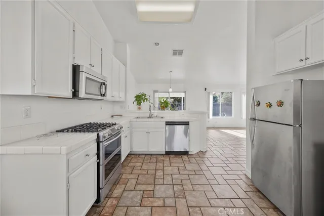 $579,000 | 711 Myrtle Avenue, Perris, CA 92571