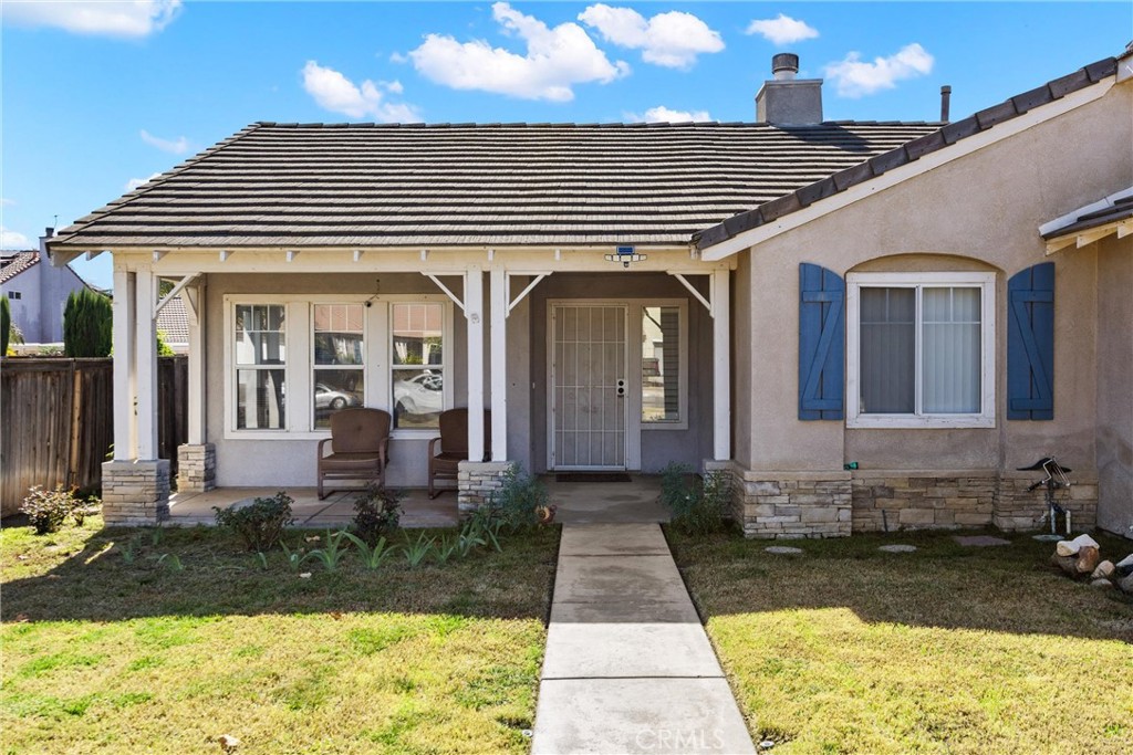 711 Myrtle Avenue Perris, CA 92571 - Photo 2 of 28 a front view of a house
