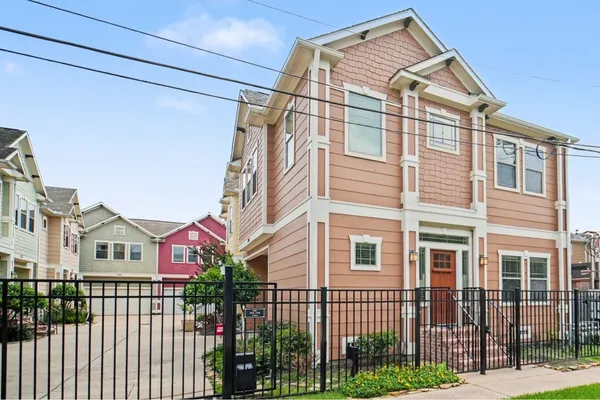 $2,700 | 1744 West 25th Street, Houston, TX 77008