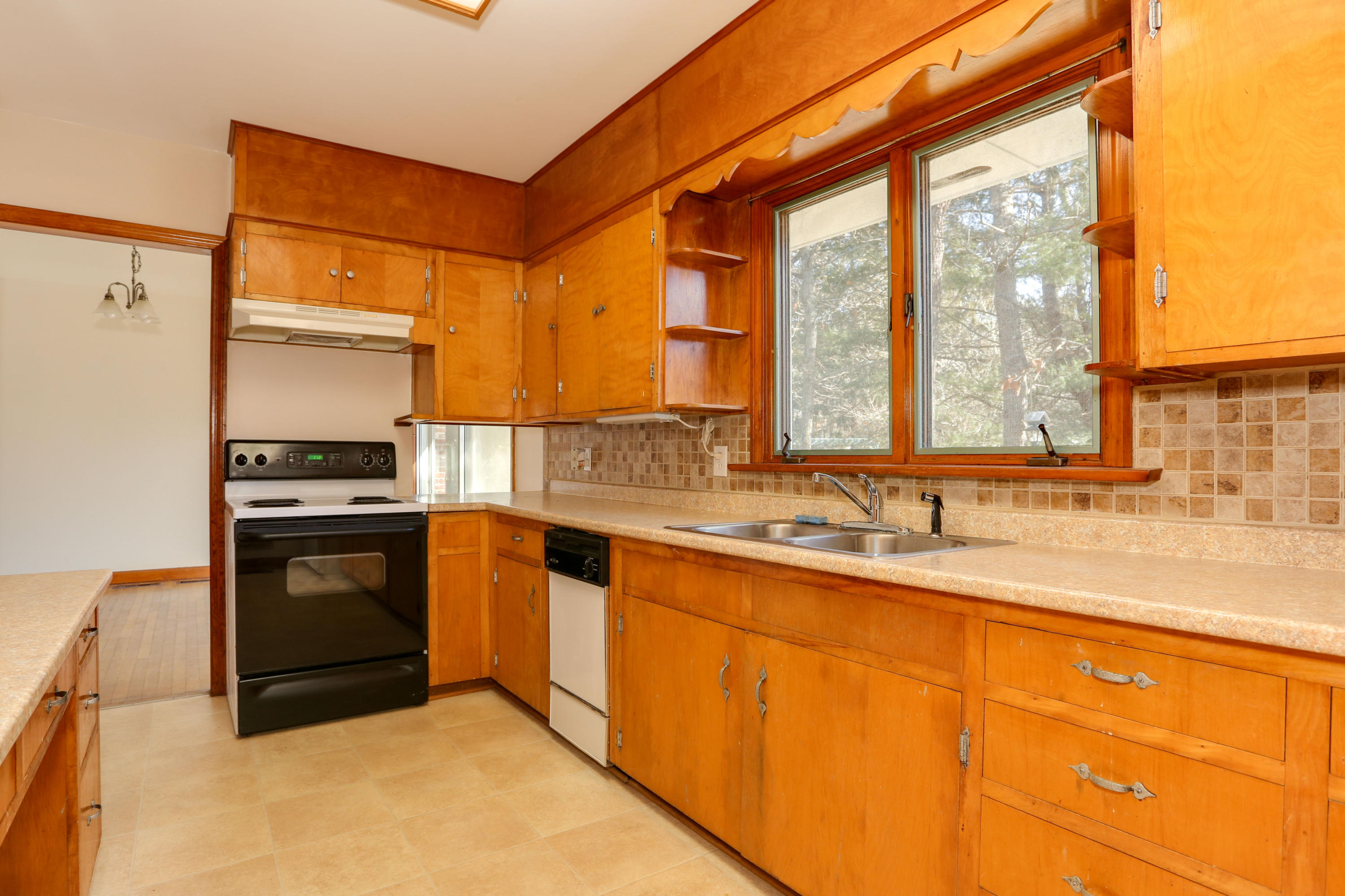 625 Poponessett Road Cotuit, MA 02635 - Photo 9 of 32 625PopLR-14