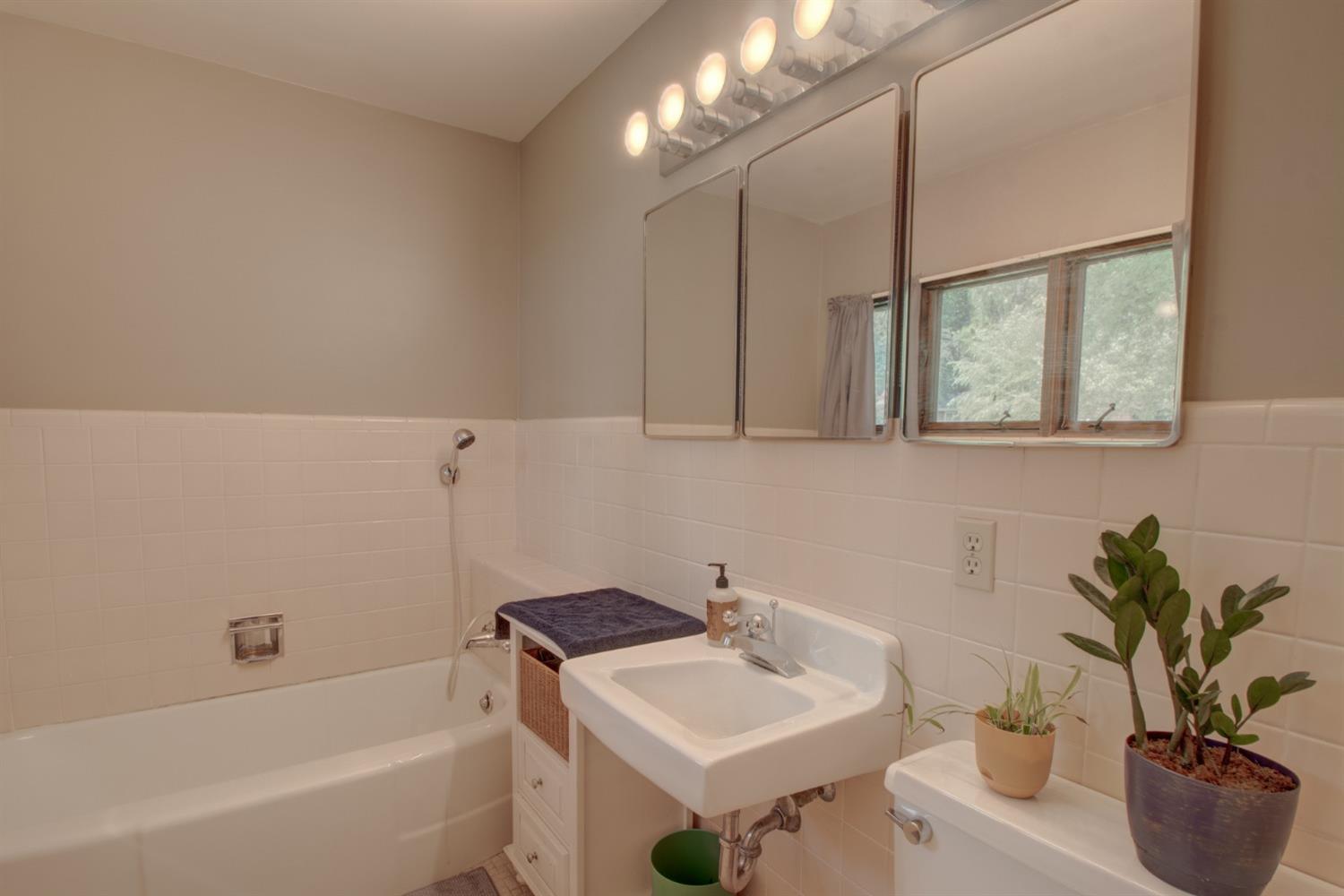 2248 Ridgewood Street Highland, IN 46322 - Photo 17 of 28 1500x1000
