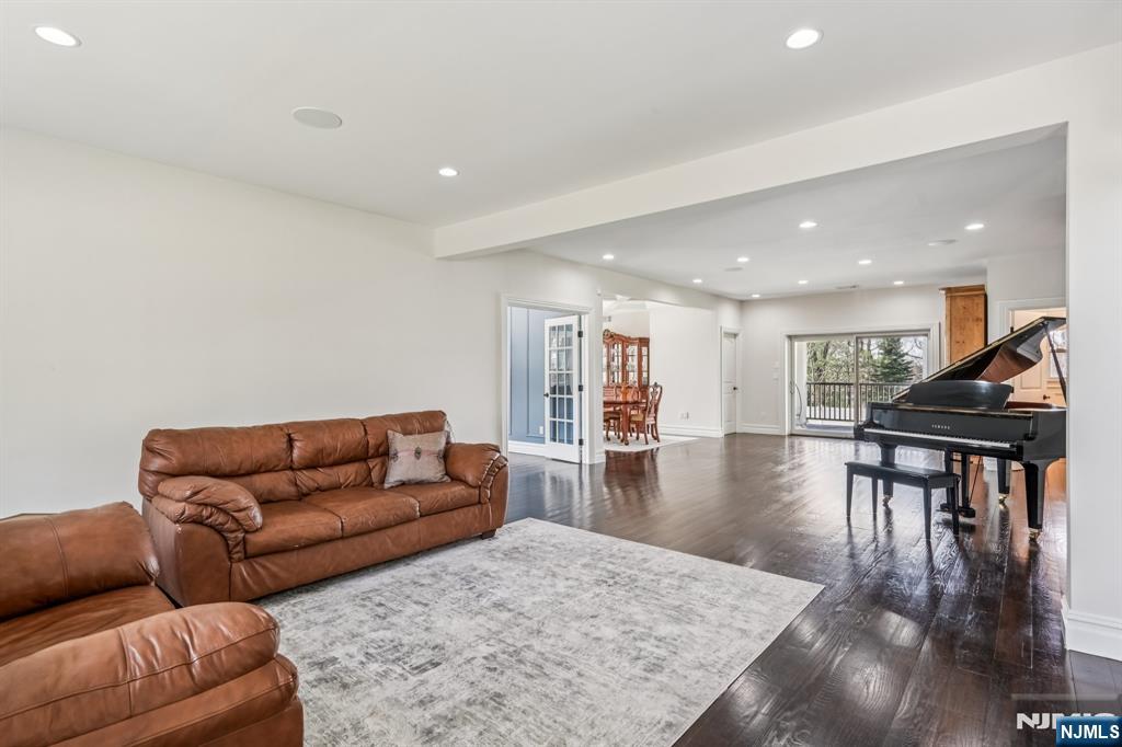 73 Maple Avenue Wayne, NJ 07470 - Photo 16 of 46