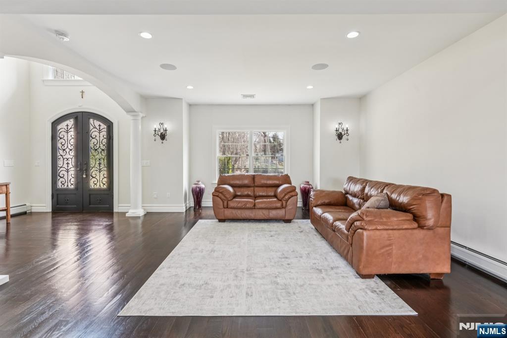 73 Maple Avenue Wayne, NJ 07470 - Photo 17 of 46