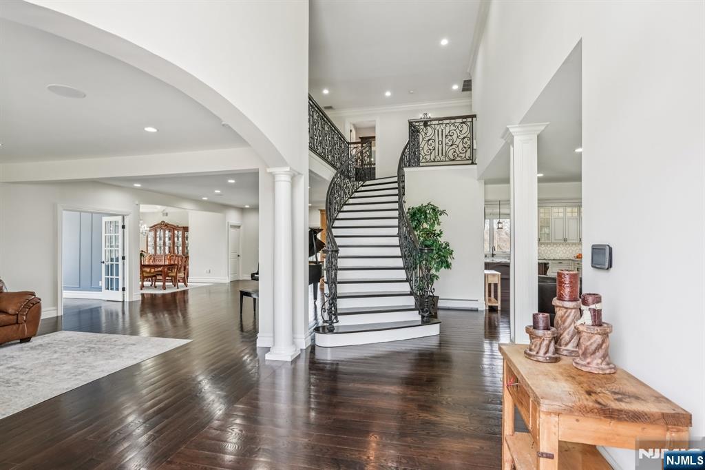 73 Maple Avenue Wayne, NJ 07470 - Photo 4 of 46