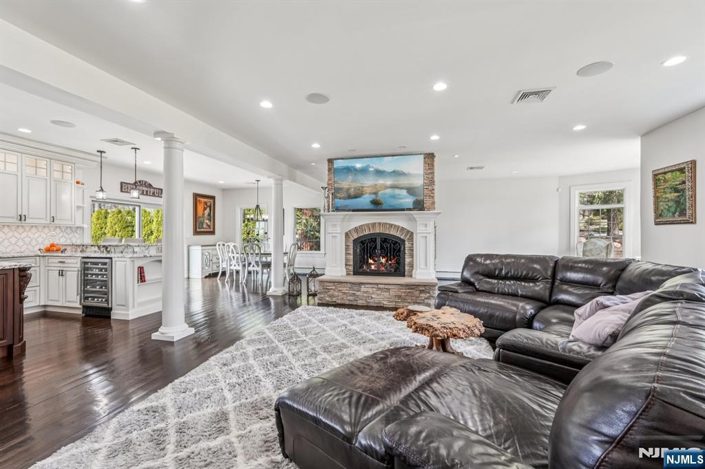 73 Maple Avenue Wayne, NJ 07470 - Photo 8 of 46