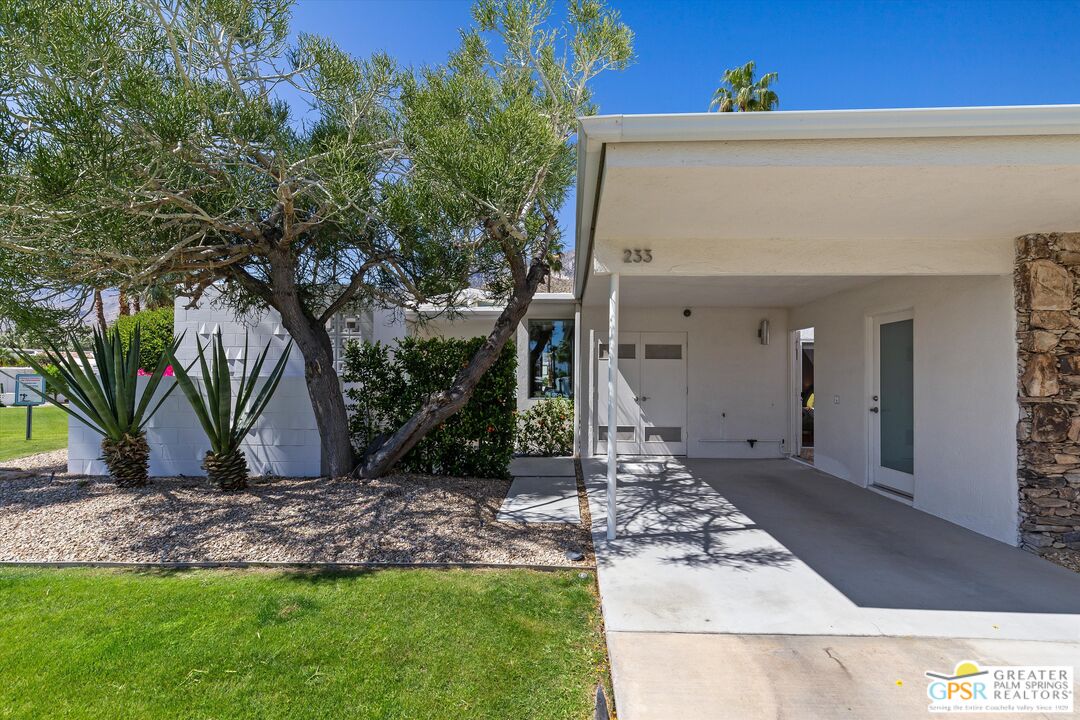 233 Toro Circle Palm Springs, CA 92264 - Photo 4 of 39 a front view of a house with a yard