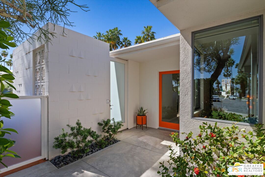 233 Toro Circle Palm Springs, CA 92264 - Photo 5 of 39 a front view of a house