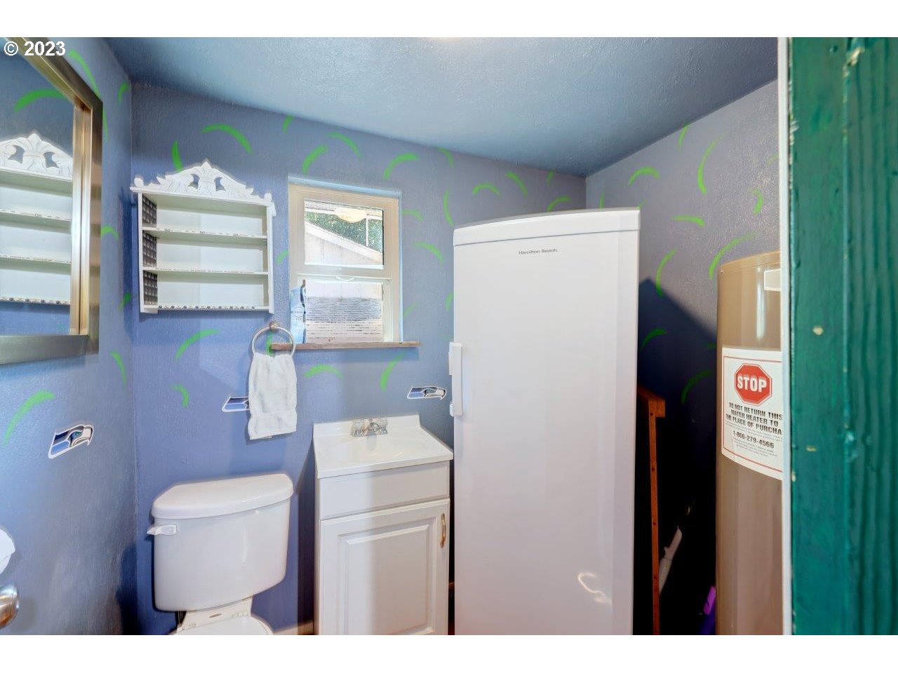 6314 Sandridge Road Long Beach, WA 98631 - Photo 16 of 24 a bathroom with a toilet and a shower