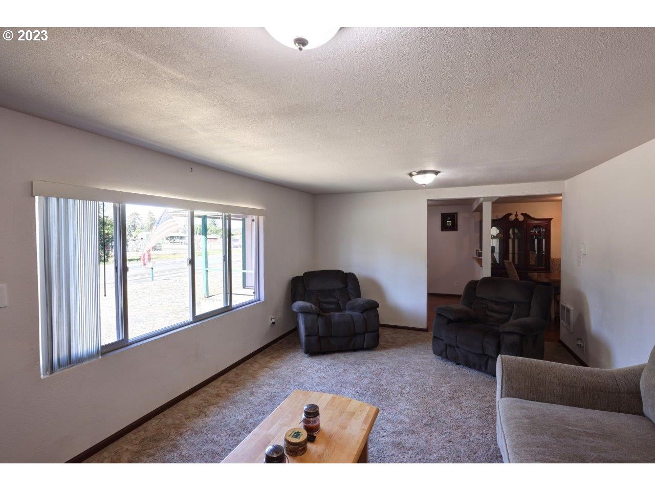 6314 Sandridge Road Long Beach, WA 98631 - Photo 5 of 24 a living room with furniture and a window