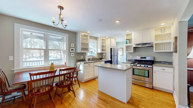 $549,000 | 681 Weybridge Street, Middlebury, VT 05753