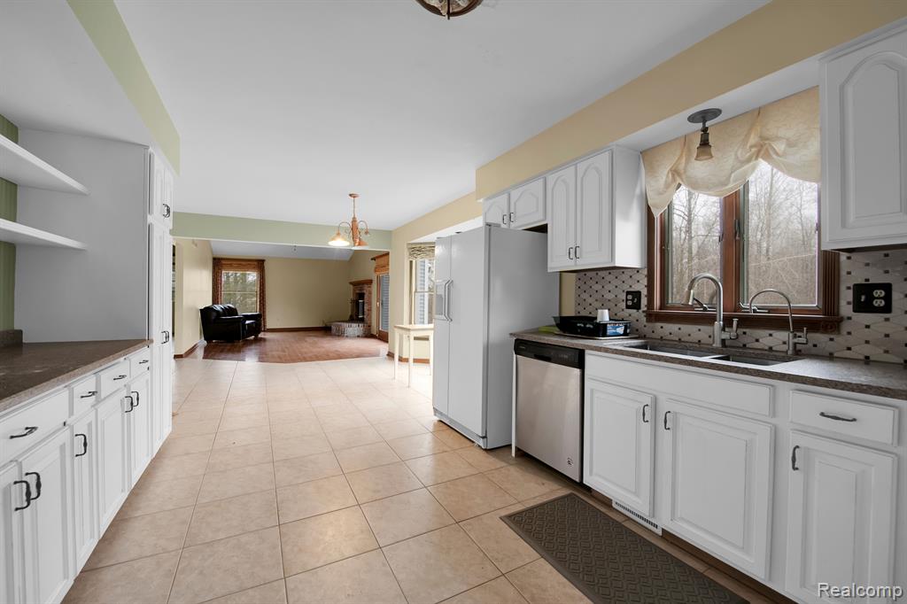 8471 Frith Road Columbus, MI 48063 - Photo 10 of 33