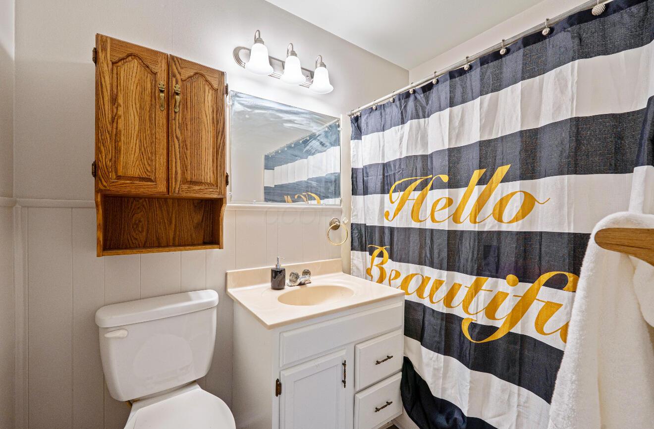 2905 Hillgate Road Columbus, OH 43207 - Photo 14 of 27 Full Bathroom