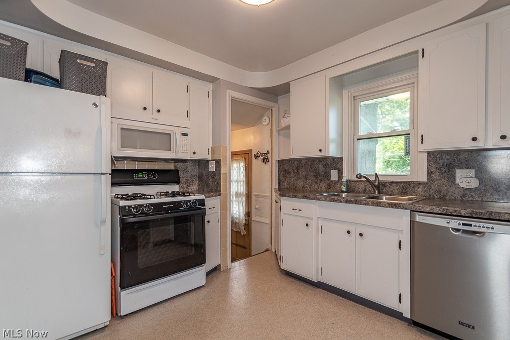 348 Clarmont Road Willowick, OH 44095 - Photo 8 of 31
