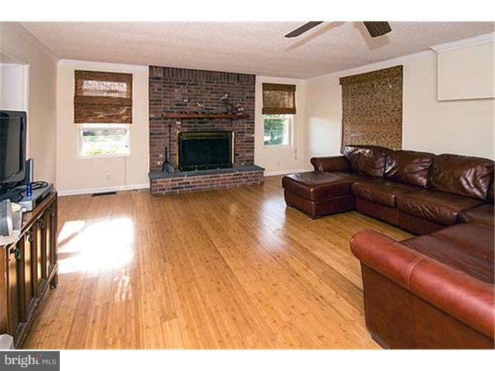 173 Flintlock Road Drexel Hill, PA 19026 - Photo 3 of 18