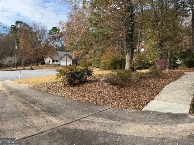 a view of a yard and front view of a house