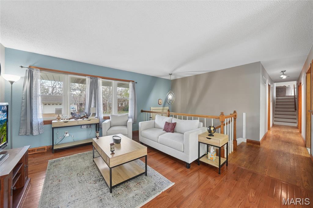 2332 Mickey Drive High Ridge, MO 63049 - Photo 4 of 37