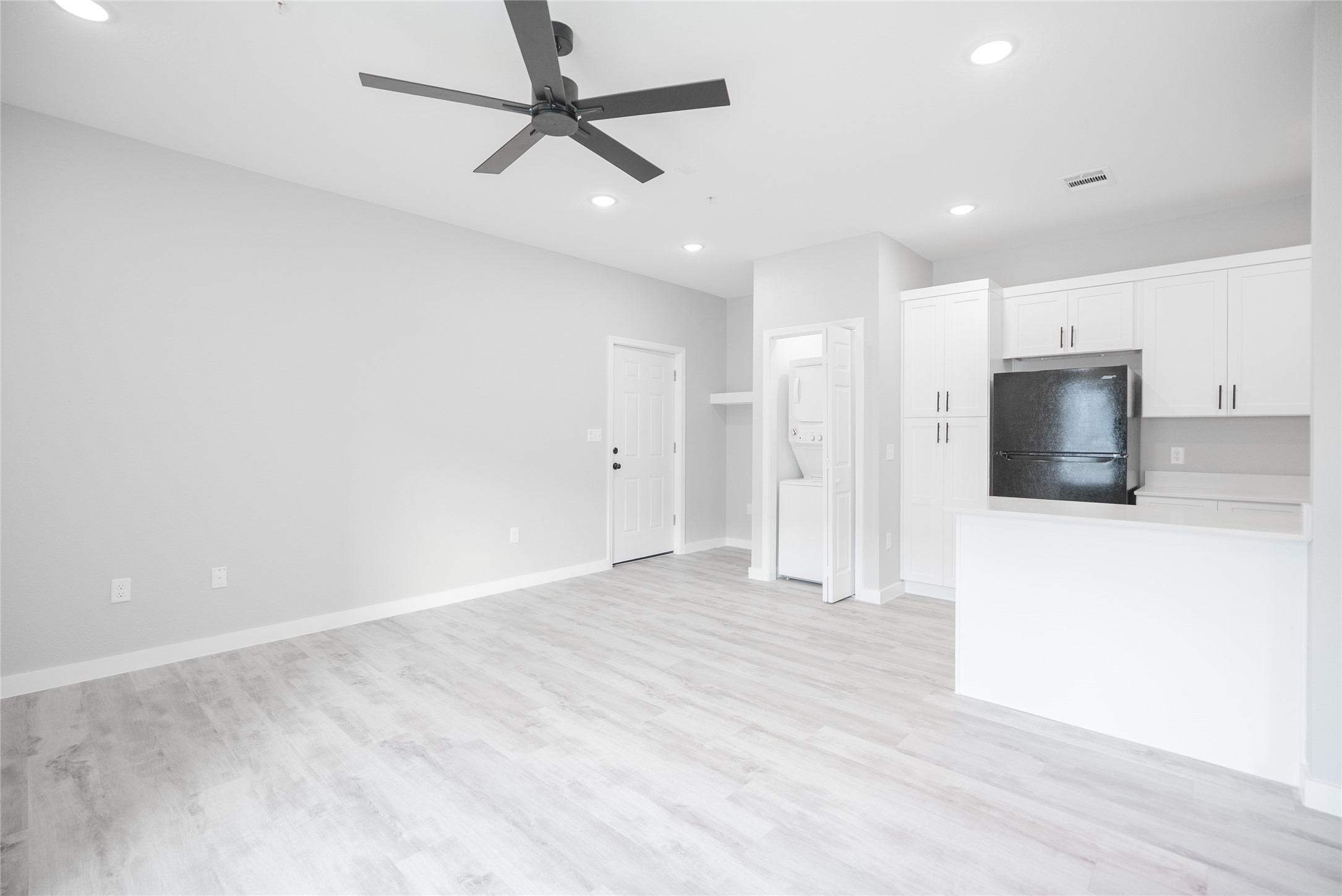 2101 Reinke Road, Unit 8301 Waller, TX 77484 - Photo 11 of 33 a view of a livingroom with a flat screen tv