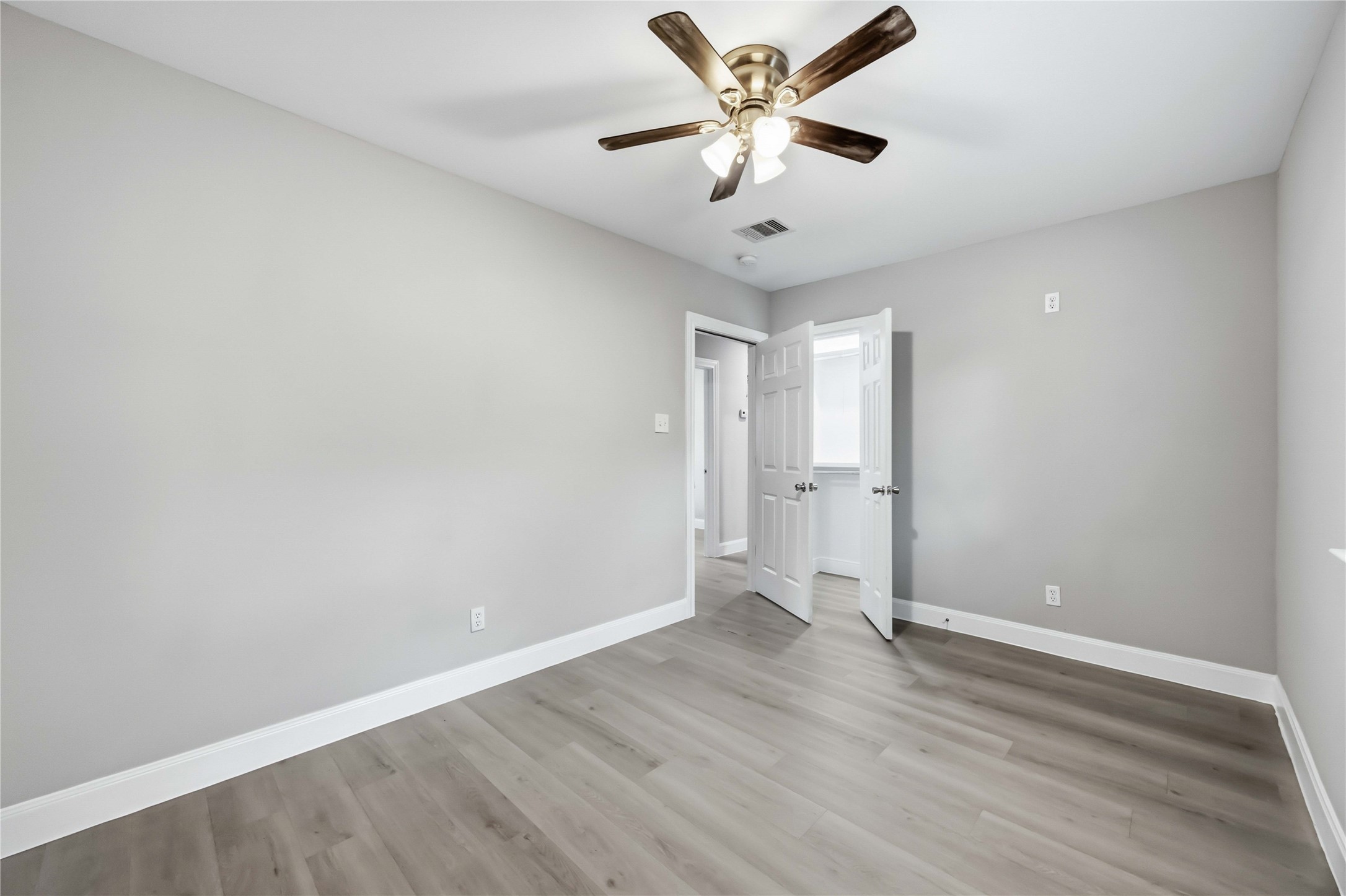 8129 Linda Vista Road Houston, TX 77028 - Photo 22 of 27