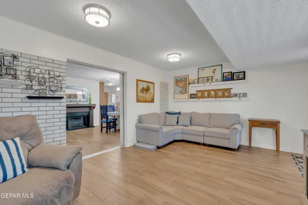 $398,500 | 400 Perth Court, El Paso, TX 79922