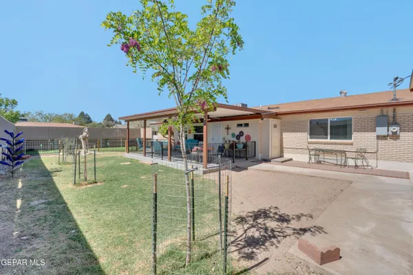 $398,500 | 400 Perth Court, El Paso, TX 79922